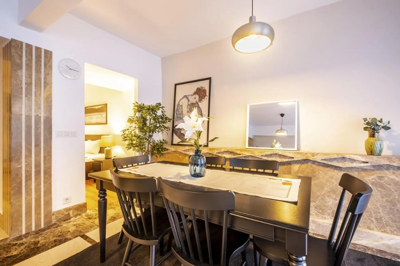 イスタンブールStudio Flat With Lovely Backyard In Nisantasiアパートメント アパート